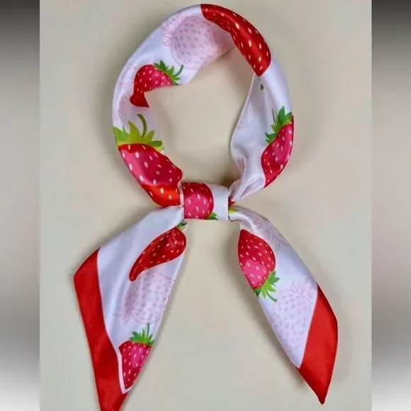 Strawberry Print Scarf N1103 - Picture 1 of 3